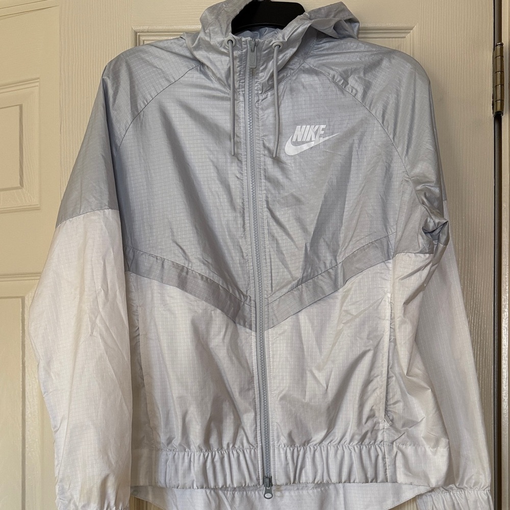 Women’s Nike windbreaker Metallic Silver and White Jacket